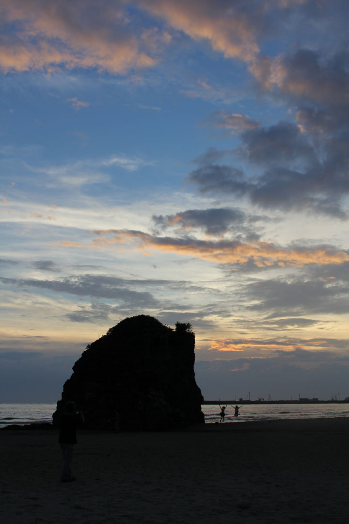 夕焼けが綺麗な稲佐の浜 島根県観光ネタ情報 ぶらネタ