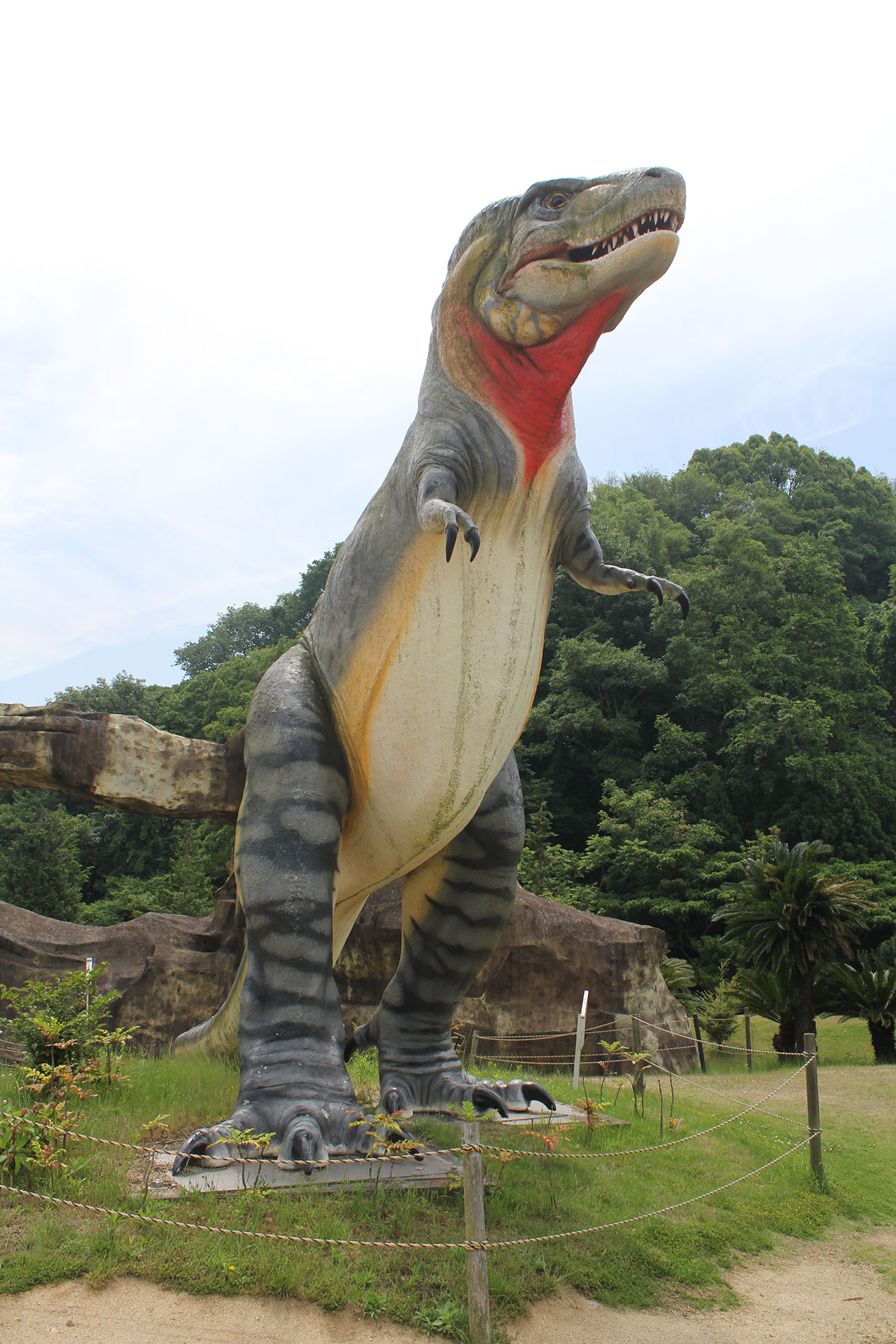 実寸大の恐竜が カブトガニ博物館 岡山県観光ネタ情報 ぶらネタ