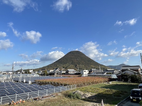 飯野山の風景