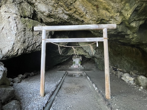 御厨人窟・神明窟の風景