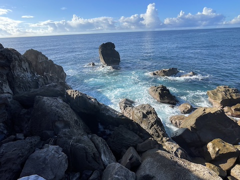 鹿岡の夫婦岩の風景