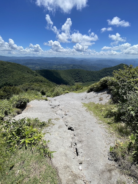 男三瓶山の風景