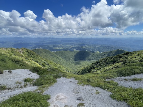 男三瓶山の風景