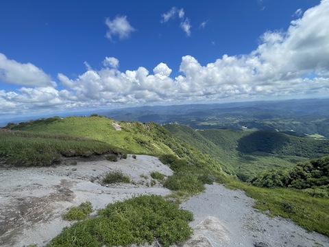 男三瓶山の風景