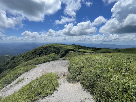 男三瓶山の風景